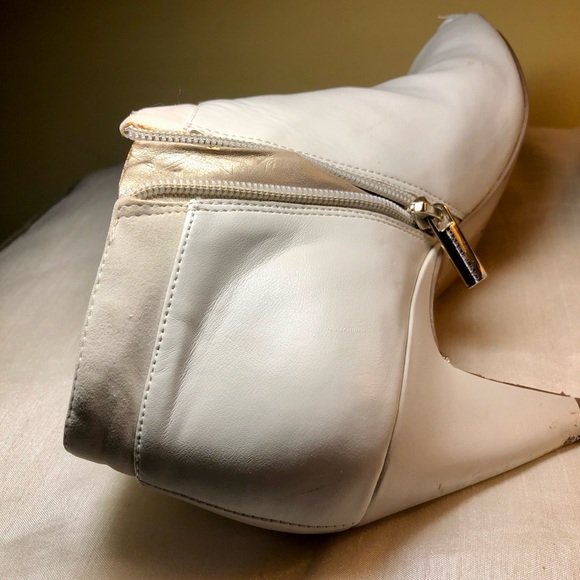 Boot - Picture 3 of 15